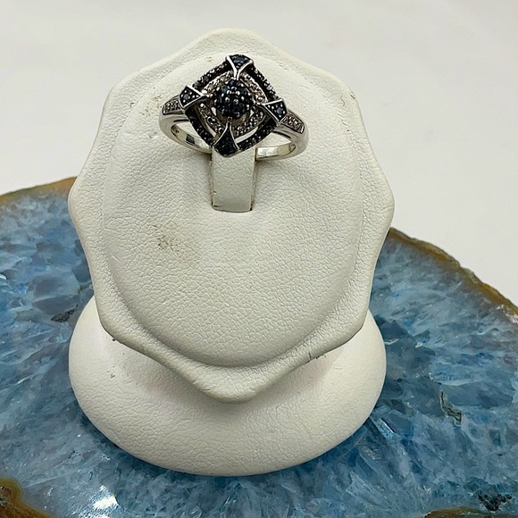 Vtg. Sterling Silver Ring With Blue & White Sapphires. Ring Size 8 - Picture 4 of 9